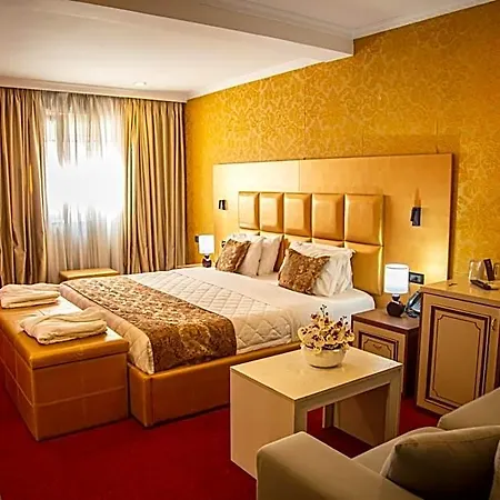 Deluxe Тирана