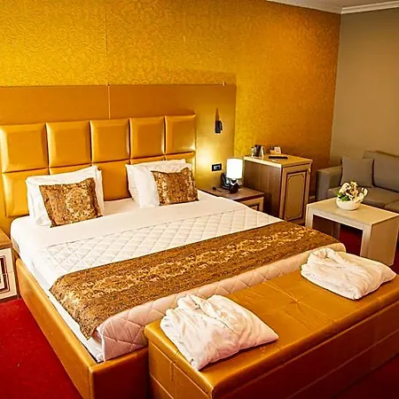 Deluxe Отель Тирана