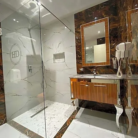 Отель Deluxe Тирана
