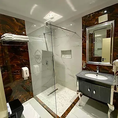 Deluxe 2* Тирана