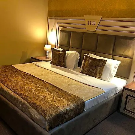 Deluxe 2* Тирана