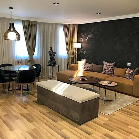 Deluxe 2* Тирана