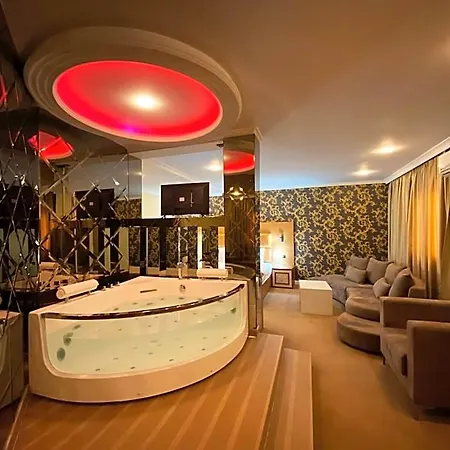 Отель Deluxe Тирана