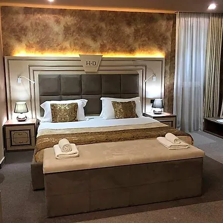 Hotel Deluxe